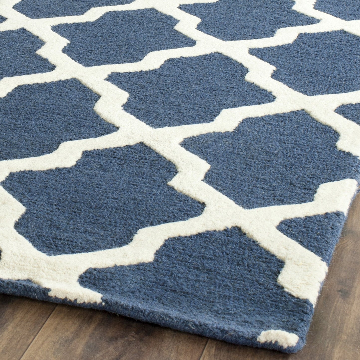 SAFAVIEH Cambridge Collection Runner Rug - 2'6" x 8', Navy Blue & Ivory, Handmade Trellis Wool, Ideal for High Traffic Areas in Living Room, Bedroom (CAM121G)