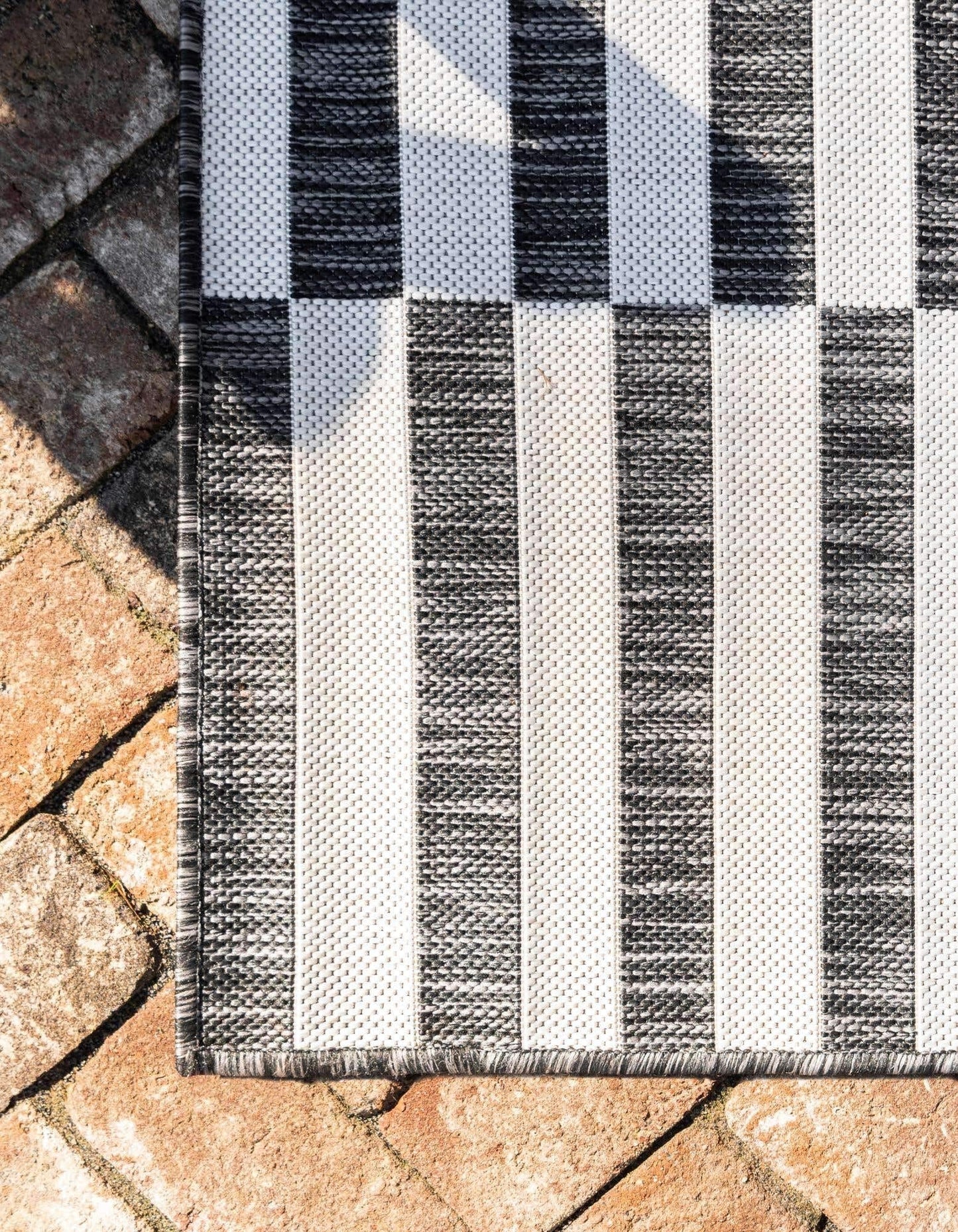 Unique Loom Outdoor Striped Collection Area Rug - Striped (7' 1" x 10' Rectangle, Charcoal/Ivory)