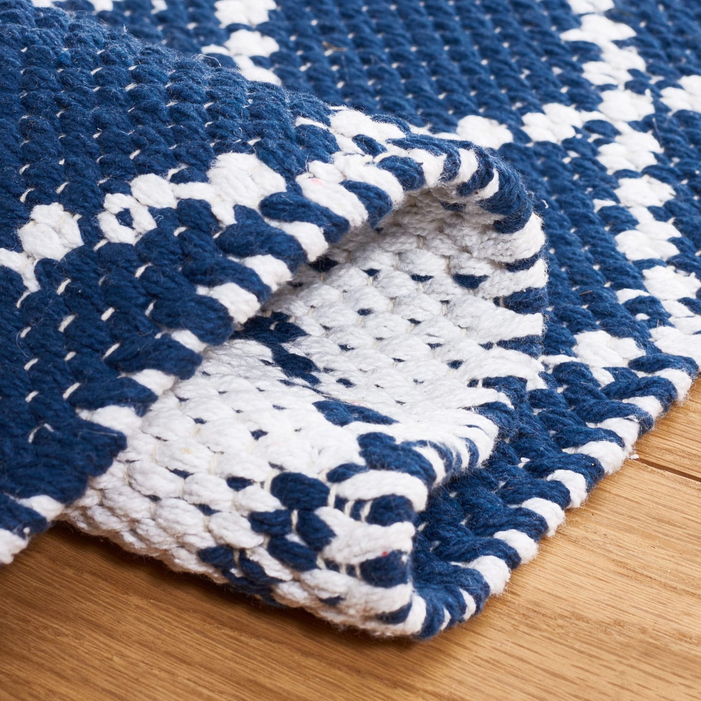 SAFAVIEH Montauk Collection Area Rug - 5' x 8', Navy & Ivory, Flat Weave Geometric Trellis Cotton Design, Easy Care, Ideal for High Traffic Areas in Living Room, Bedroom (MTK706N)