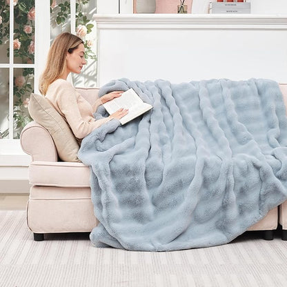 Touchat Luxury Faux Rabbit Fur Throw Blanket for Couch, Super Heavy Warm Cozy Blanket for Sofa Bedroom Living Room, Ultra Soft Fluffy Reversible Plush Blanket for Home Decor Gifts, Blue