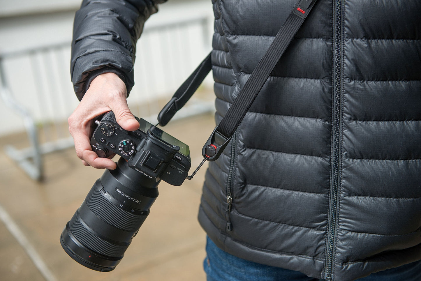 Peak Design Leash Camera Strap, Charcoal, Configurable as a Sling, Neck, Shoulder Strap or Safety Tether, Adjustable, Compact, Quick Release, Camera Straps for Photographers, 200 lb Capacity