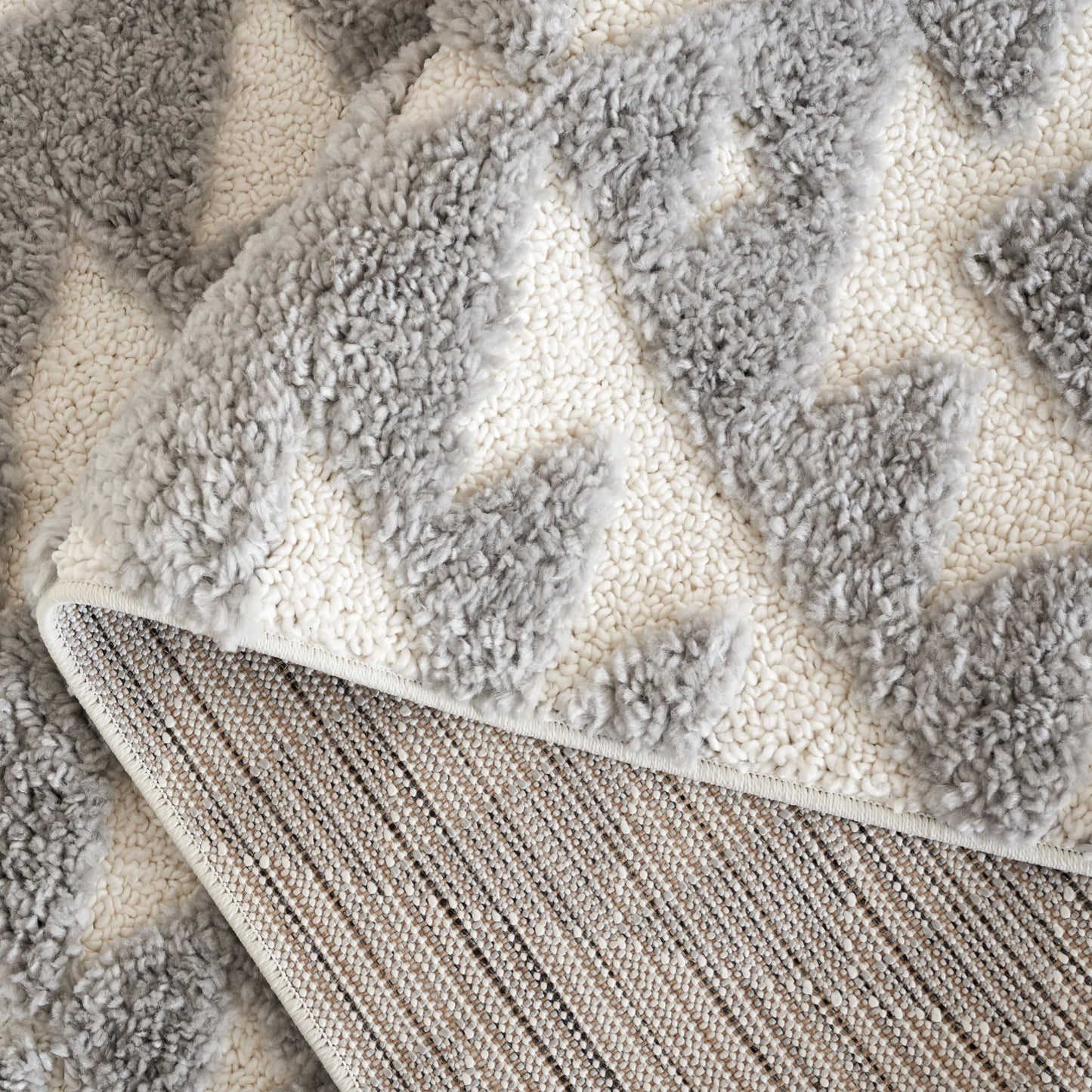 SAFAVIEH Moroccan Tassel Shag Collection Area Rug - 6'7" x 9'2", Grey & Ivory, Non-Shedding & Easy to Clean, Plush High-Low Texture, Ideal for Living Room, Bedroom, Dining Space (MTS688G)