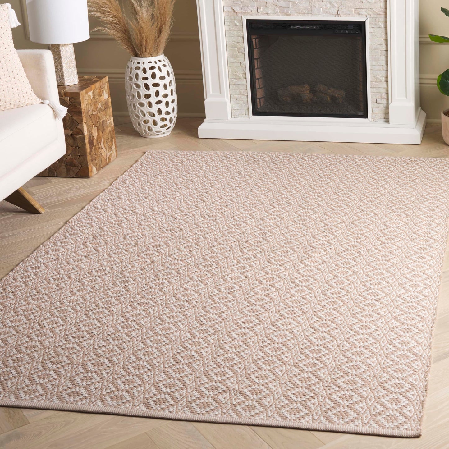 SAFAVIEH Montauk Collection Area Rug - 5' x 7', Ivory & Beige, Handmade Cotton, Ideal for High Traffic Areas in Living Room, Bedroom (MTK716G)