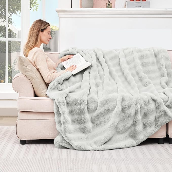 Touchat Luxury Faux Rabbit Fur Throw Blanket for Couch,Super Heavy Warm Cozy Blanket for Sofa Bedroom Living Room,Ultra Soft Fluffy Reversible Plush Blanket for Home Decor Gifts,Grey