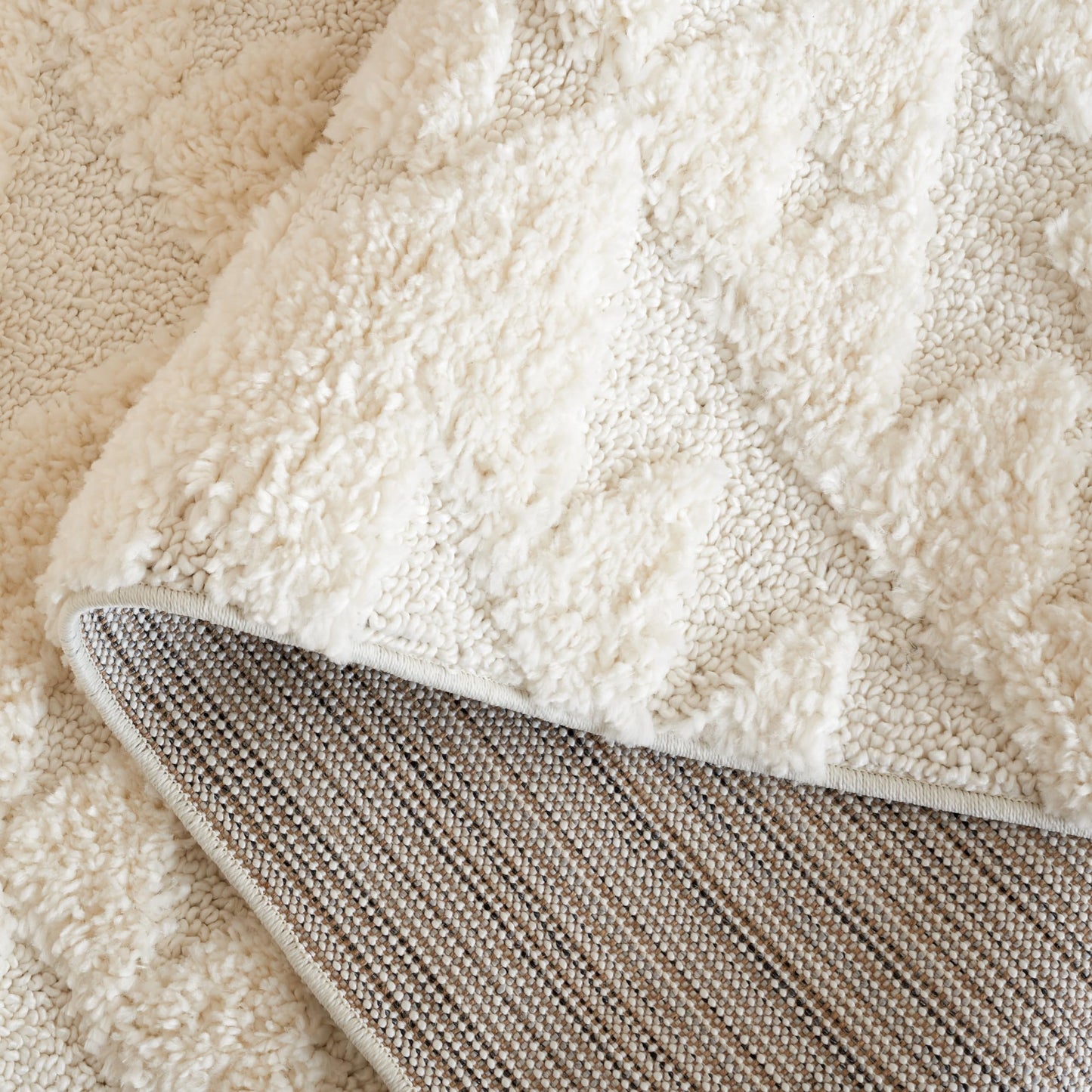 SAFAVIEH Moroccan Tassel Shag Collection Area Rug - 5'3" x 7'6", Ivory, Non-Shedding & Easy to Clean, Plush High-Low Texture, Ideal for Living Room, Bedroom, Dining Space (MTS688C)