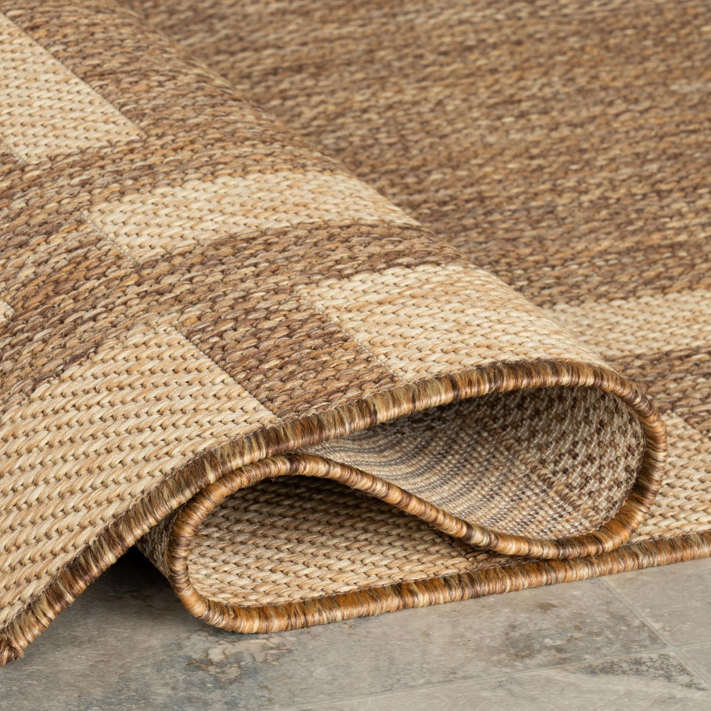 Nuloom Bellia Bordered 4' x 6' Indoor/Outdoor Area Rug for Living Room Patio Deck Front Porch, Light Brown