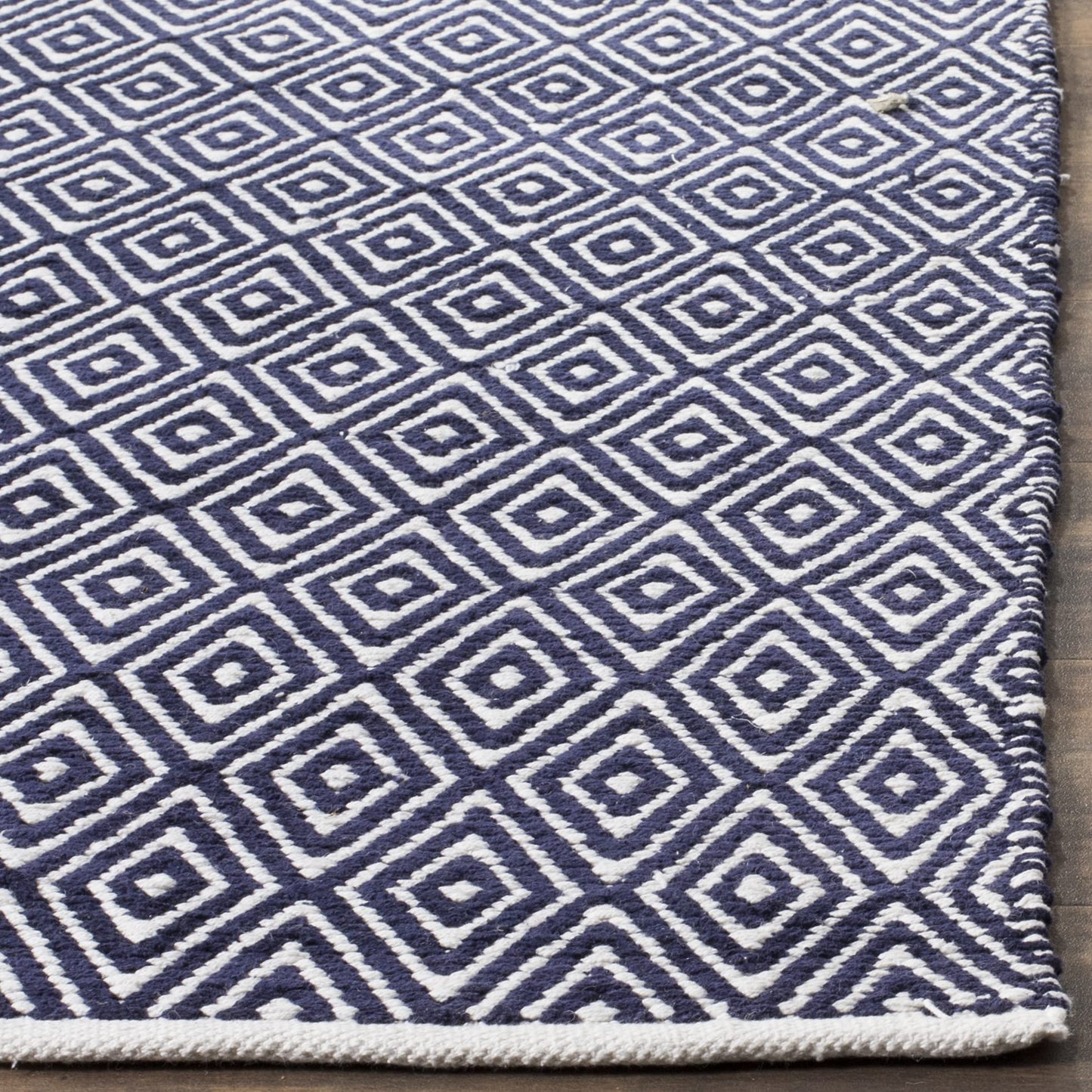 SAFAVIEH Boston Collection Area Rug - 4' Square, Navy, Handmade Flat Weave Cotton, Ideal for High Traffic Areas in Living Room, Bedroom (BOS682D)