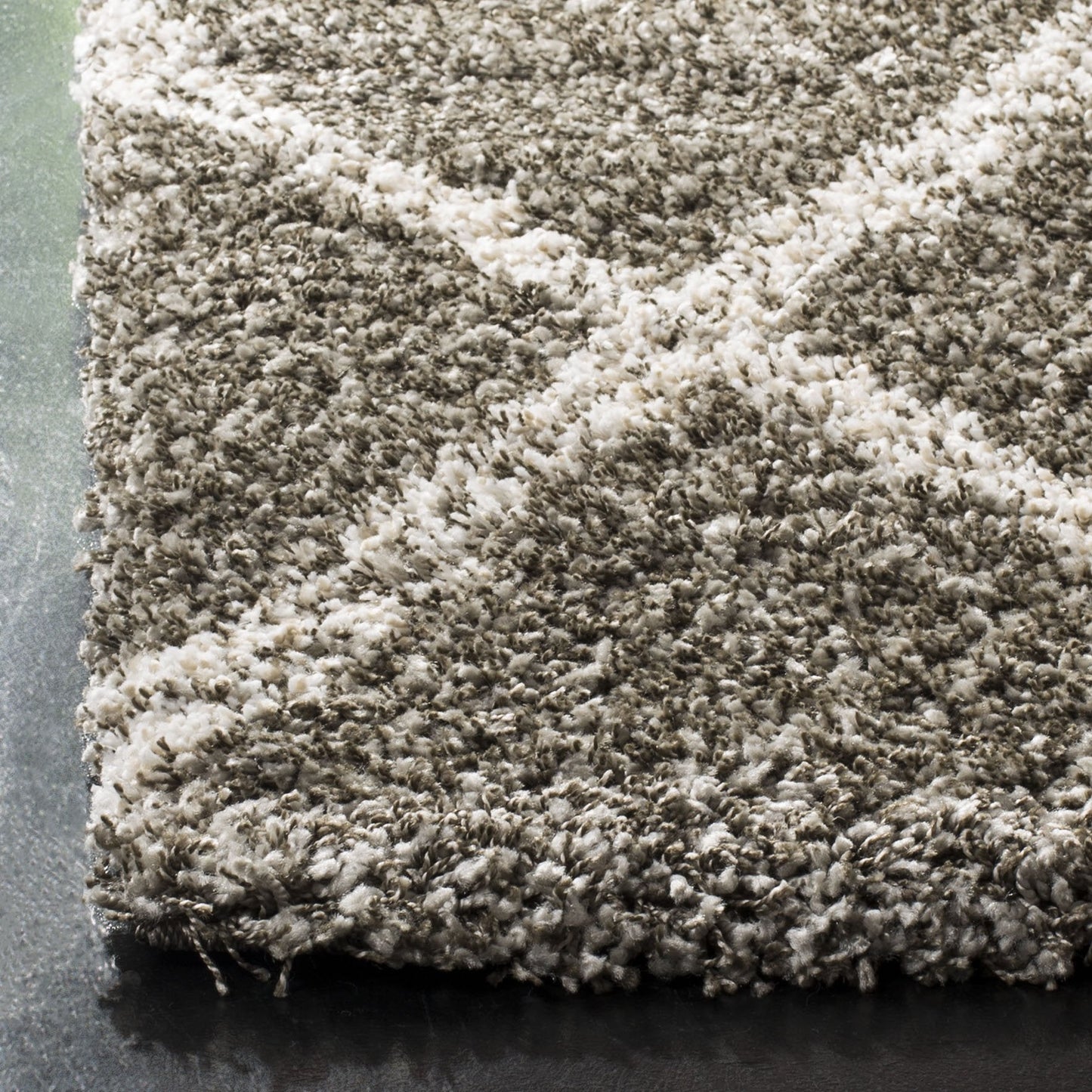SAFAVIEH Hudson Shag Collection Accent Rug - 3' x 5', Grey & Ivory, Trellis Design, Non-Shedding & Easy Care, 2-inch Thick Ideal for High Traffic Areas in Entryway, Living Room, Bedroom (SGH329B)