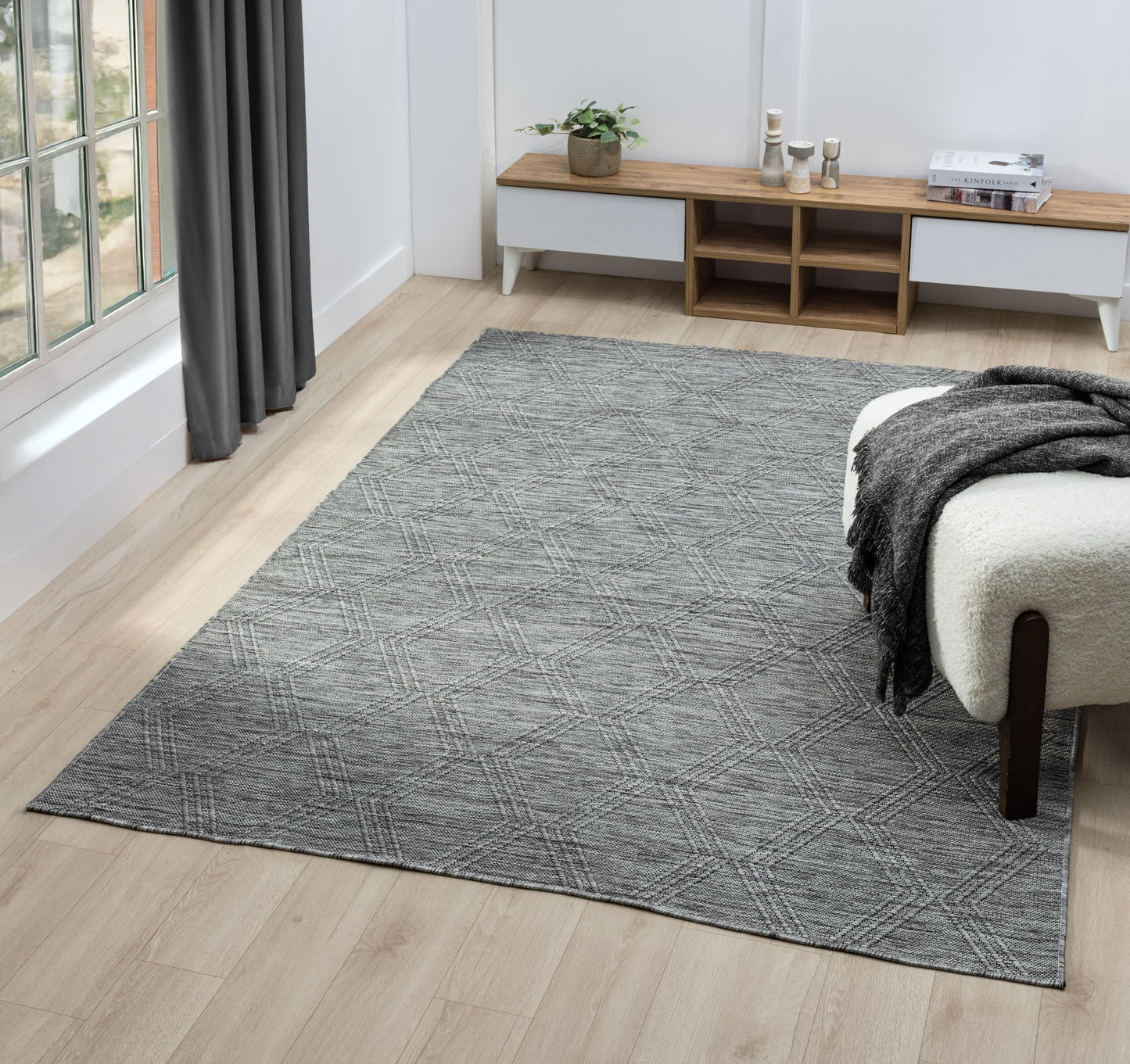 RUGGERRUGS Darla Textured Foldable Indoor Outdoor Rug, 5x7, Weather Resistant, Easy Clean, UV Resistant, Lightweight Contemporary Geometric Patio Carpet for Porch, Deck, Living Room (5' x 7', Gray)