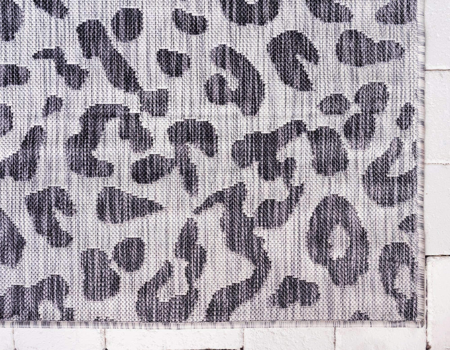 Unique Loom Outdoor Safari Collection Area Rug - Leopard (3' 3" x 5' 3" Rectangle, Light Gray/ Gray)