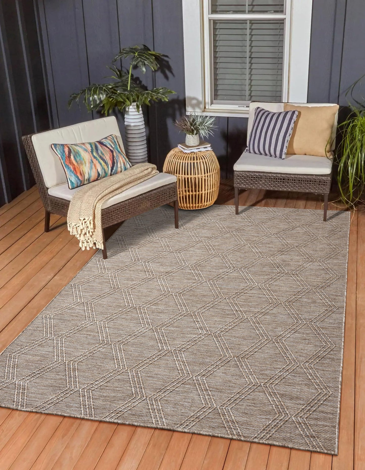 RUGGERRUGS Darla Textured Foldable Indoor Outdoor Rug, 5x7, Weather Resistant, Easy Clean, UV Resistant, Lightweight Contemporary Geometric Patio Carpet for Porch, Deck, Living Room (5' x 7', Beige)