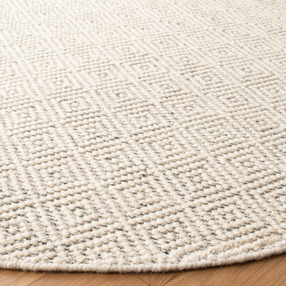SAFAVIEH Natura Collection Area Rug - 7' Round, Ivory & Light Grey, Handmade Wool, Ideal for High Traffic Areas in Living Room, Bedroom (NAT503A)