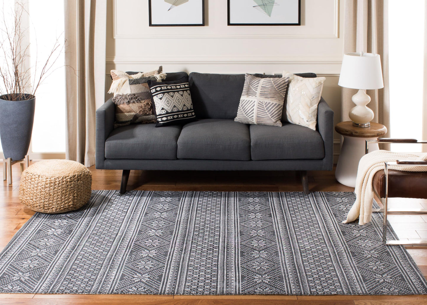 SAFAVIEH Cedar Brook Collection Accent Rug - 4' x 6', Black & Ivory, Handmade Cotton, Ideal for High Traffic Areas in Entryway, Living Room, Bedroom (CDR711Z)