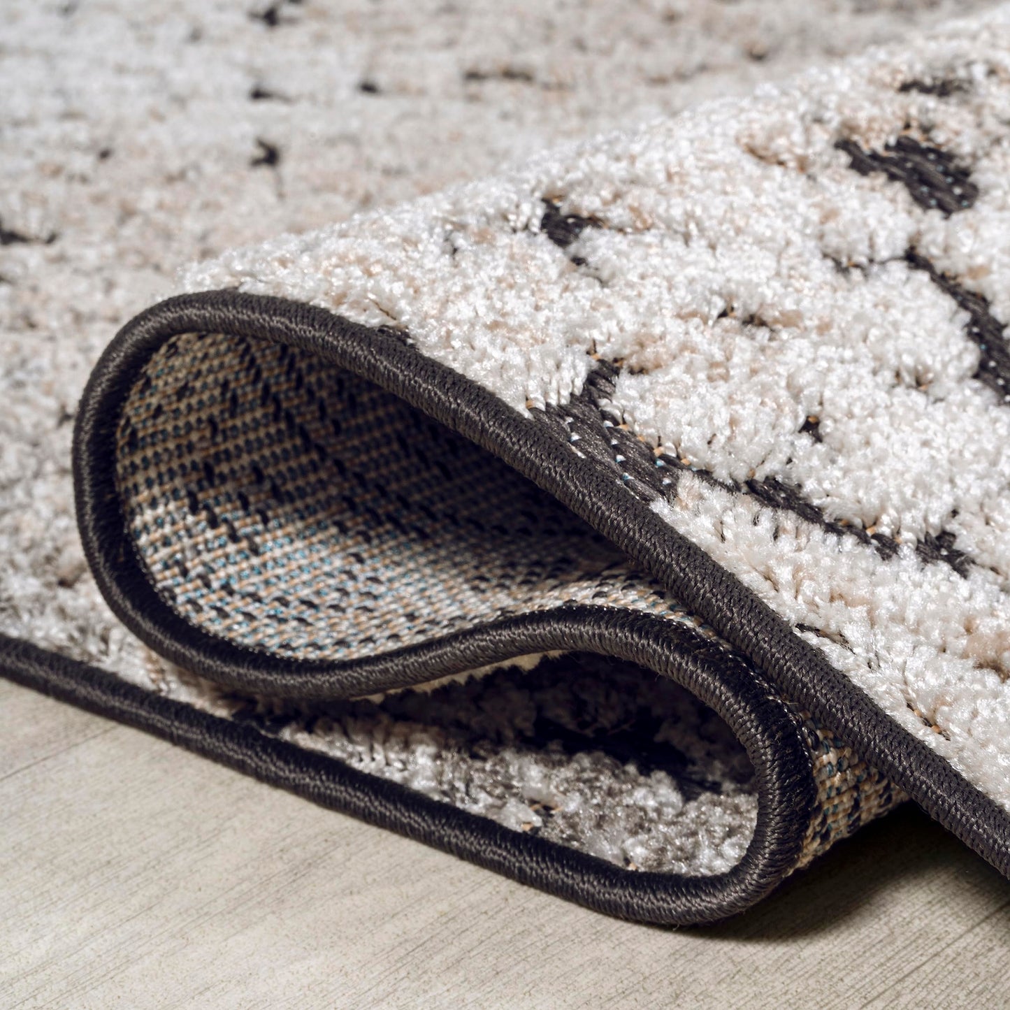 JONATHAN Y Shabby Damask Indoor Outdoor Area Rug 4X6 Cream/Beige/Dark Gray, Duenas High-Low for Backyard, Patio, Porch, Easy-Cleaning, High Traffic, Pet-Friendly, Non-Shedding (SBH110A-4)