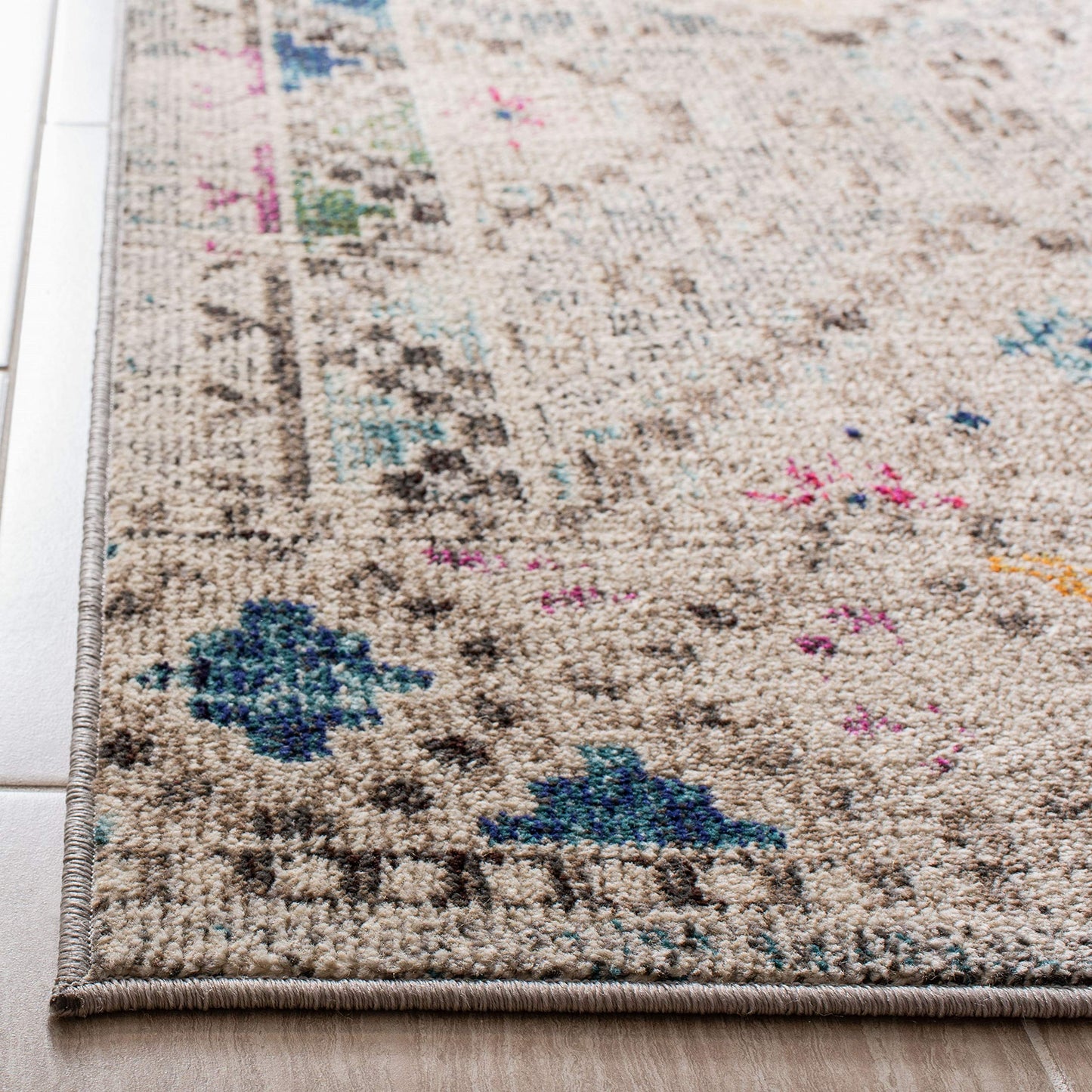 SAFAVIEH Madison Collection Area Rug - 6' x 9', Grey & Yellow, Boho Diamond Distressed Design, Non-Shedding & Easy Care, Ideal for High Traffic Areas in Living Room, Bedroom (MAD418F)