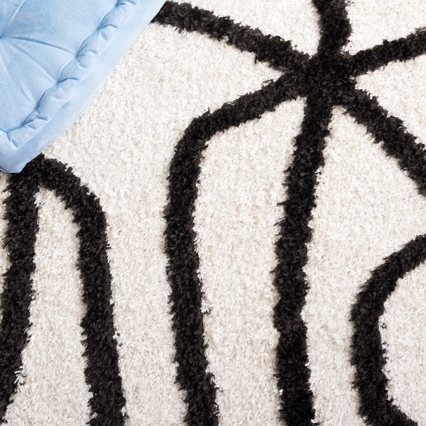 SAFAVIEH Norway Shag Collection Accent Rug - 4' x 6', Ivory & Black, Modern Design, Non-Shedding & Easy Care, 1.2-inch Thick Ideal for High Traffic Areas in Entryway, Living Room, Bedroom (NOR202A)