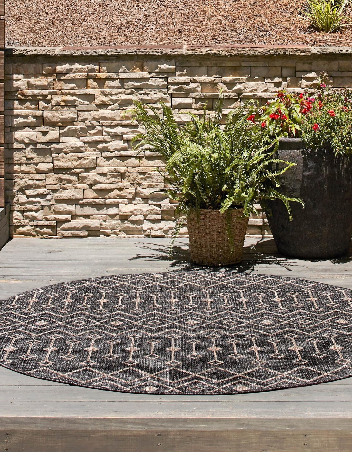 Unique Loom Outdoor Trellis Collection Area Rug - Tribal Trellis (5' 3" Round, Charcoal Gray/ Natural)