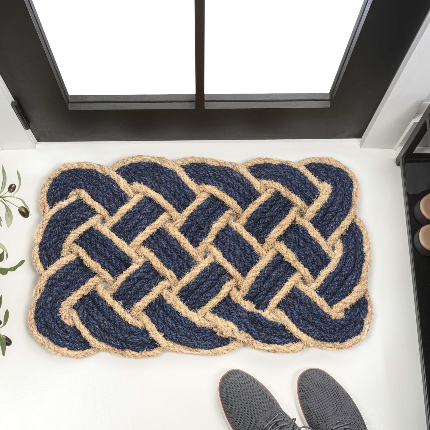JONATHAN Y Scalloped Basketweave Coir Indoor Outdoor Mat 18"X30" Navy/Bleach Set of 2, Maeve Coastal for Backyard, Patio, Porch, Easy-Cleaning, High Traffic, Pet-Friendly, Non-Shedding NRF100D-1830-S2
