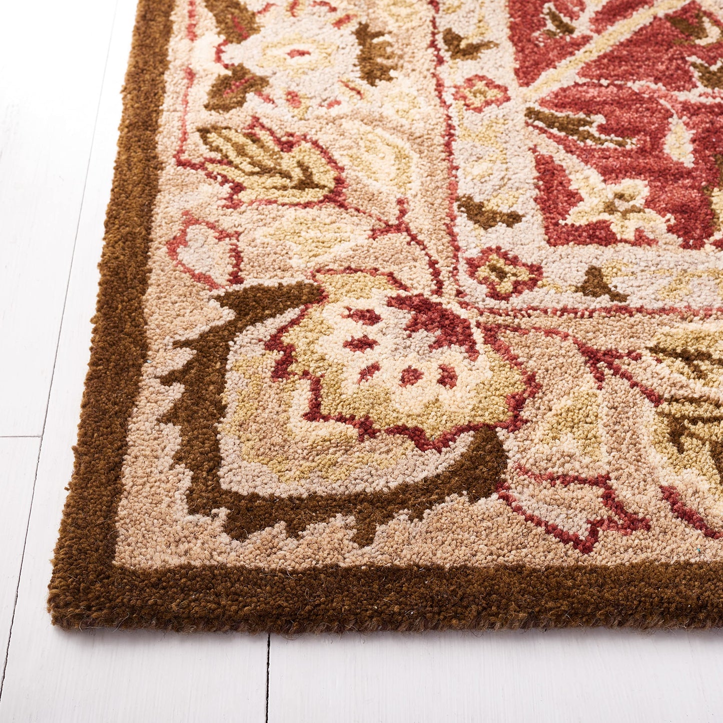 SAFAVIEH Antiquity Collection Accent Rug - 4' x 6', Red & Beige, Handmade Traditional Wool, Ideal for High Traffic Areas in Entryway, Living Room, Bedroom (AT65Q)