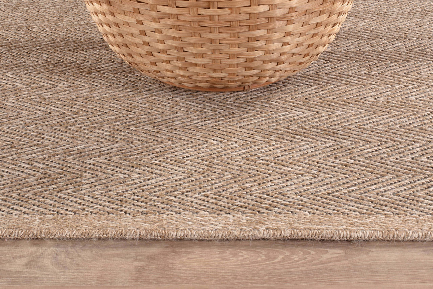 CAMILSON Easy Jute Rug 4x6, Indoor Outdoor Natural Color Fiber Area Rugs for Living Room Patio and Kitchen Rug Herringbone Seagrass Woven Design Easy - Cleaning Washable Outside Carpet Alfombras 4 x 6