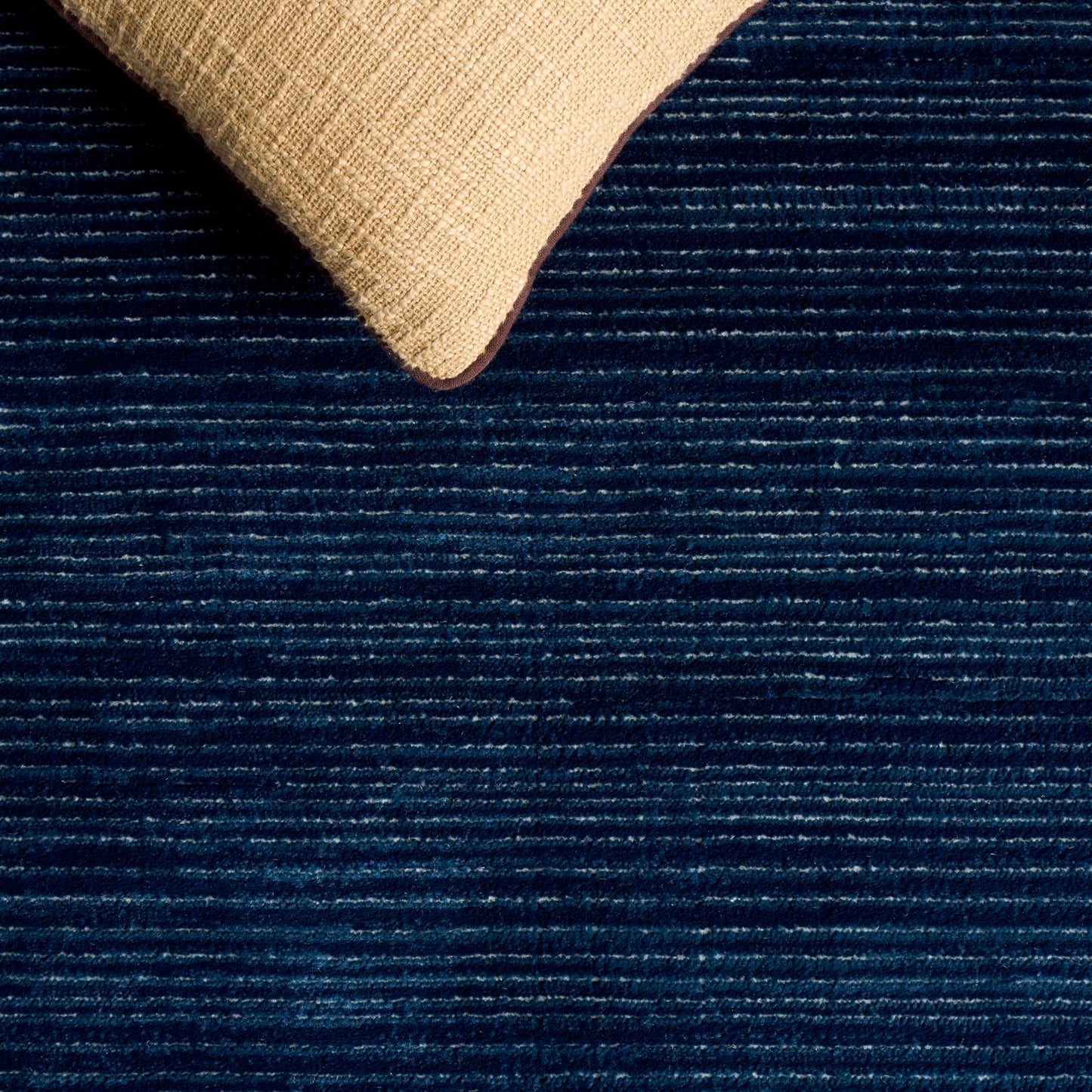 SAFAVIEH Vision Collection Runner Rug - 2'2" x 8', Navy, Modern Ombre Design, Non-Shedding & Easy to Clean, Ideal for Entryway, Foyer, Bedroom, Hallway (VSN606N)
