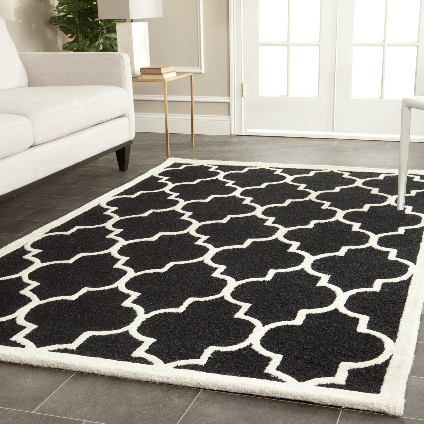 SAFAVIEH Cambridge Collection Area Rug - 5' x 8', Black & Ivory, Handmade Moroccan Trellis Wool, Ideal for High Traffic Areas in Living Room, Bedroom (CAM134E)