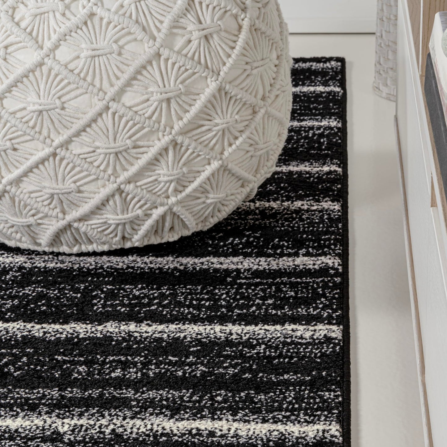 JONATHAN Y Williamsburg Minimalist Stripe Black/Cream Indoor Area Rug, 4x6, Contemporary, Modern, Easy-Cleaning for Living Room, Bedroom, Kitchen, Pet Friendly, Non-Shedding (MOH201F-4)