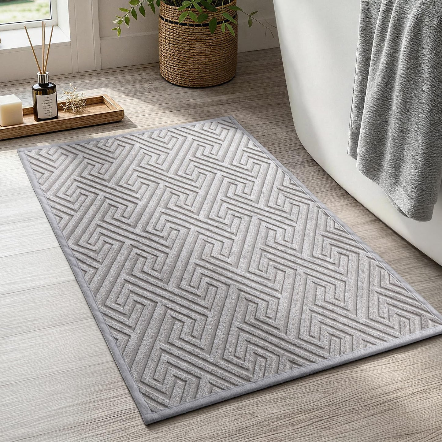 YIHOUSE Gray Bathroom Rugs 17"x24", Quick Dry Non Slip Bath Rug, Absorbent Machine Washable Thin Bath Mat for Restroom Floor Tub Laundry Room Home Decor