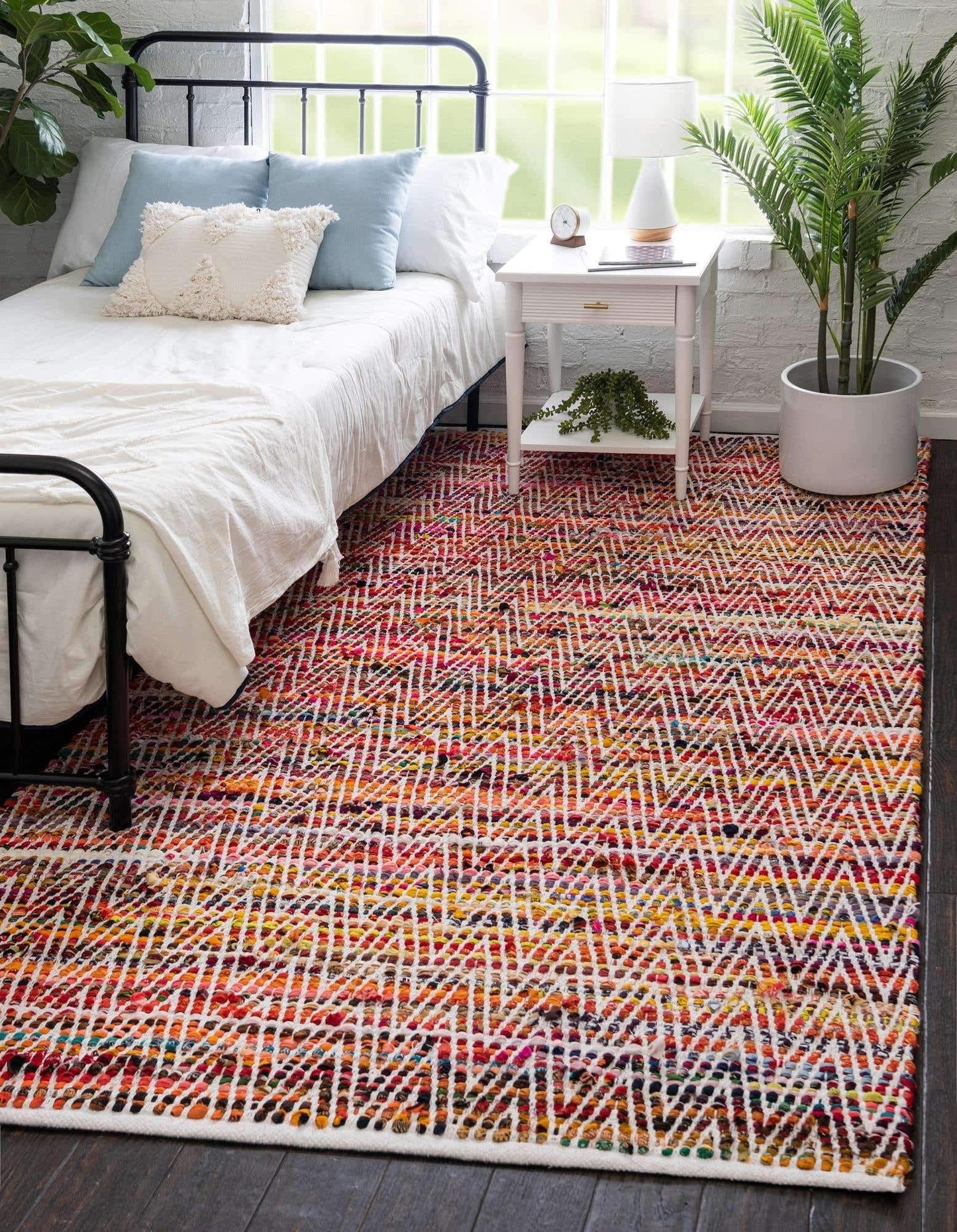 Unique Loom Chindi Chevron Collection Area Rug - Claire (7' 1" x 10' Rectangle, Multi/ Black)