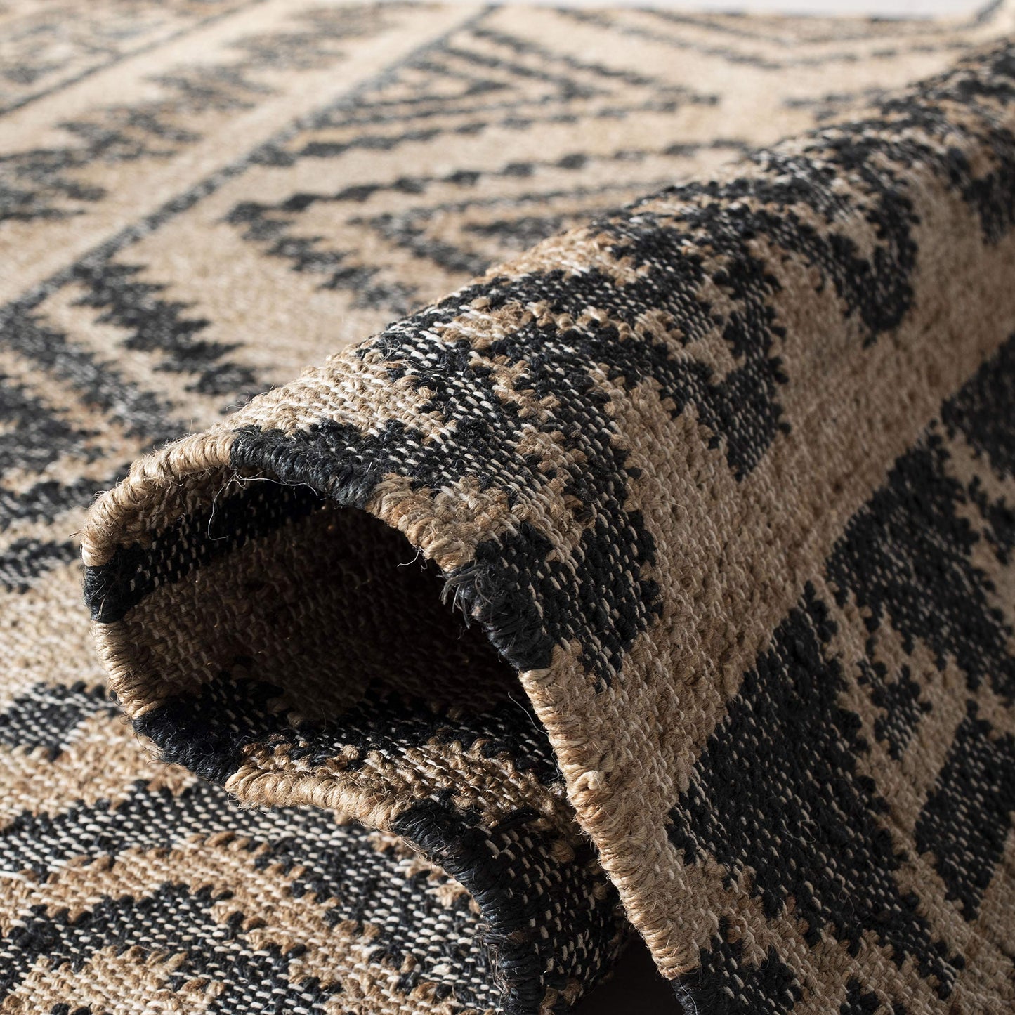 SAFAVIEH Kilim Collection Accent Rug - 2' x 3', Natural & Charcoal, Handmade Moroccan Boho Jute & Cotton, Ideal for High Traffic Areas in Entryway, Living Room, Bedroom (KLM751A)
