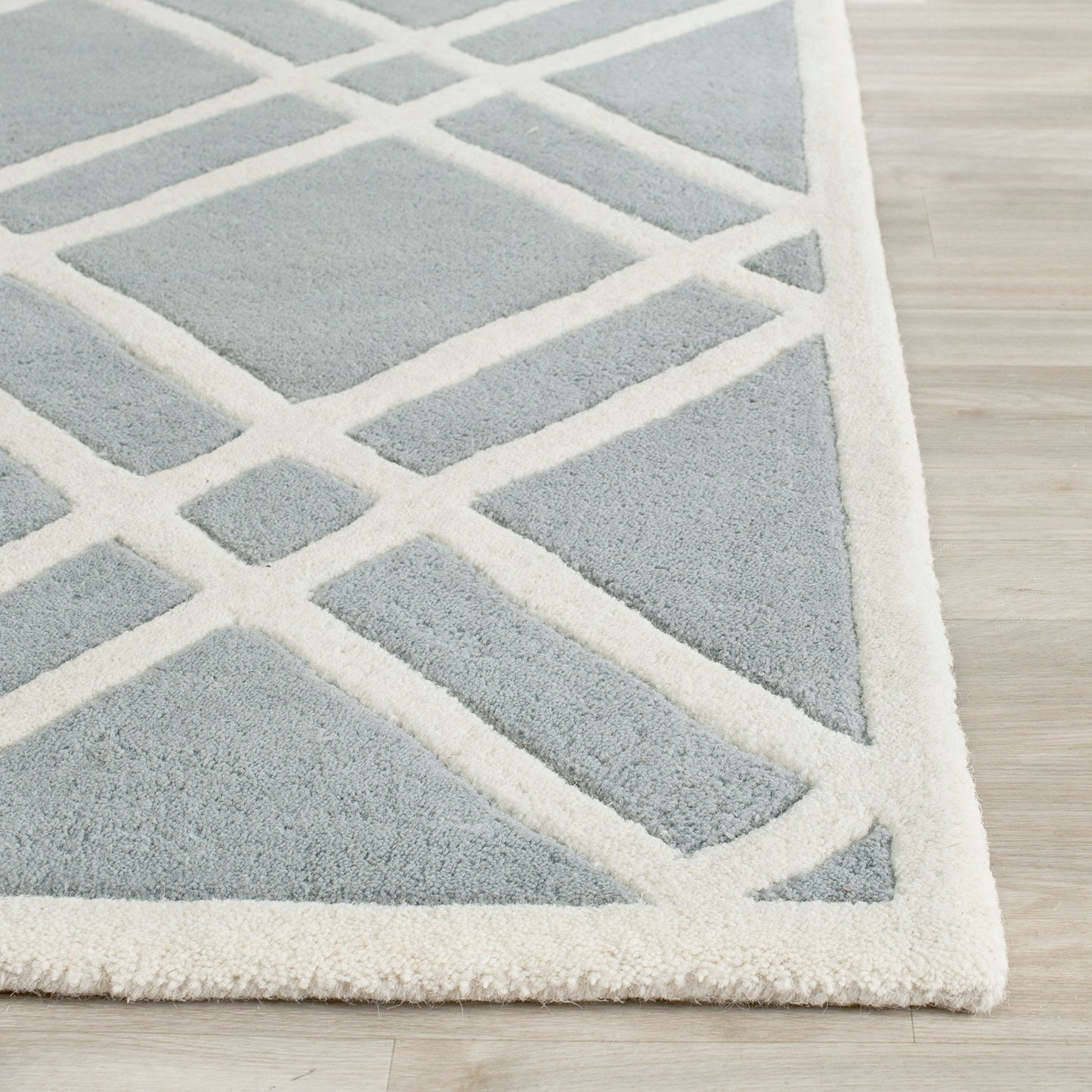SAFAVIEH Chatham Collection Area Rug - 7' Square, Blue & Ivory, Handmade Diamond Lattice Wool, Ideal for High Traffic Areas in Living Room, Bedroom (CHT740B)