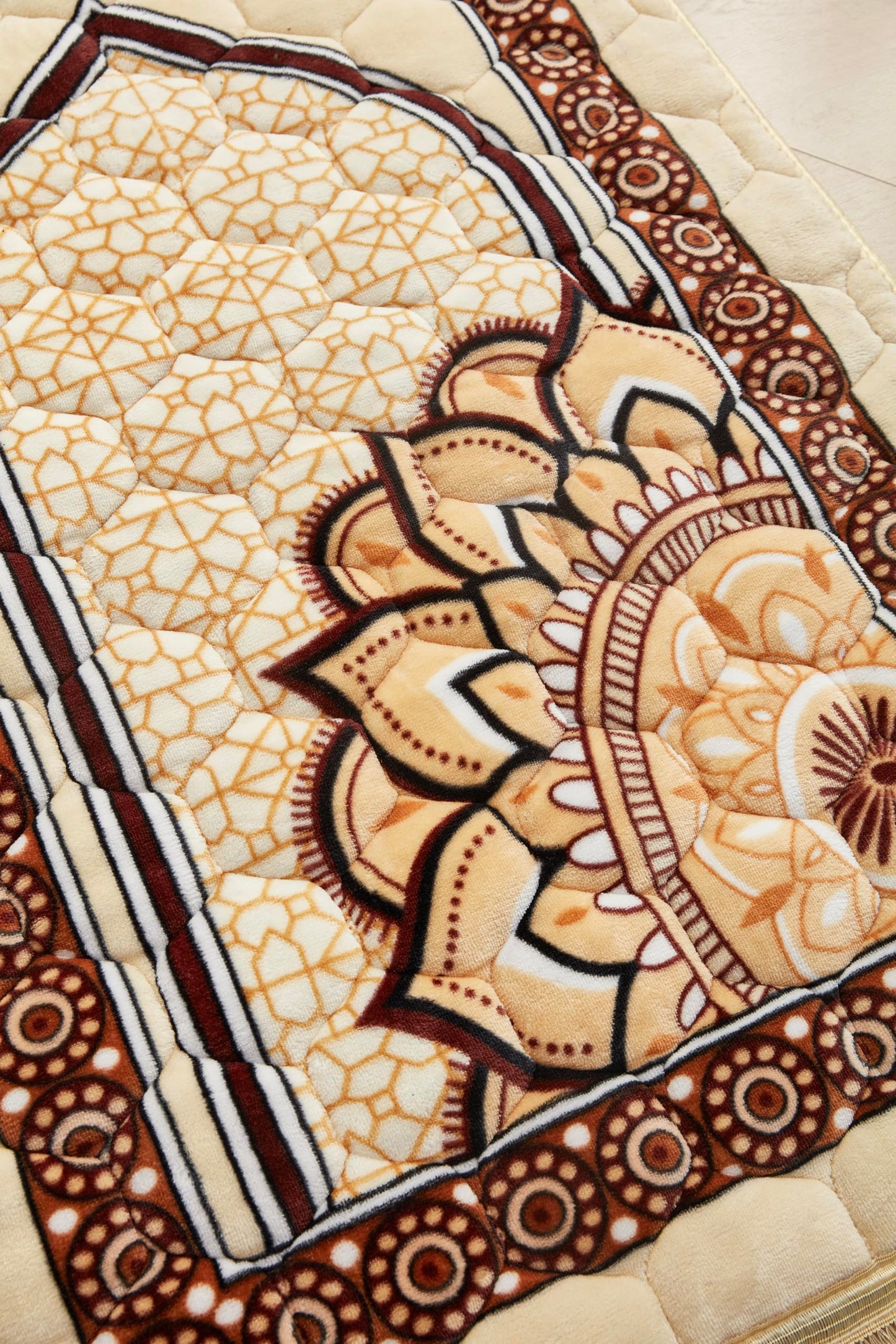 Islamika Prayer Mat Muslim Prayer Rug - Thick Padded Prayer Rug Sajadah for Men Women with Islam Prayer Beads for Eid Travel Ramadan, Soft (Beige)