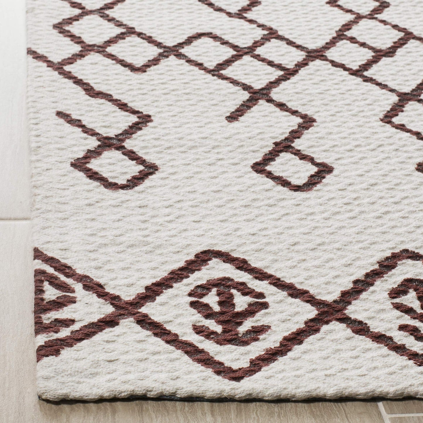 SAFAVIEH Cedar Brook Collection Accent Rug - 3' x 5', Ivory & Rust, Handmade Moroccan Boho Cotton, Ideal for High Traffic Areas in Entryway, Living Room, Bedroom (CDR501D)