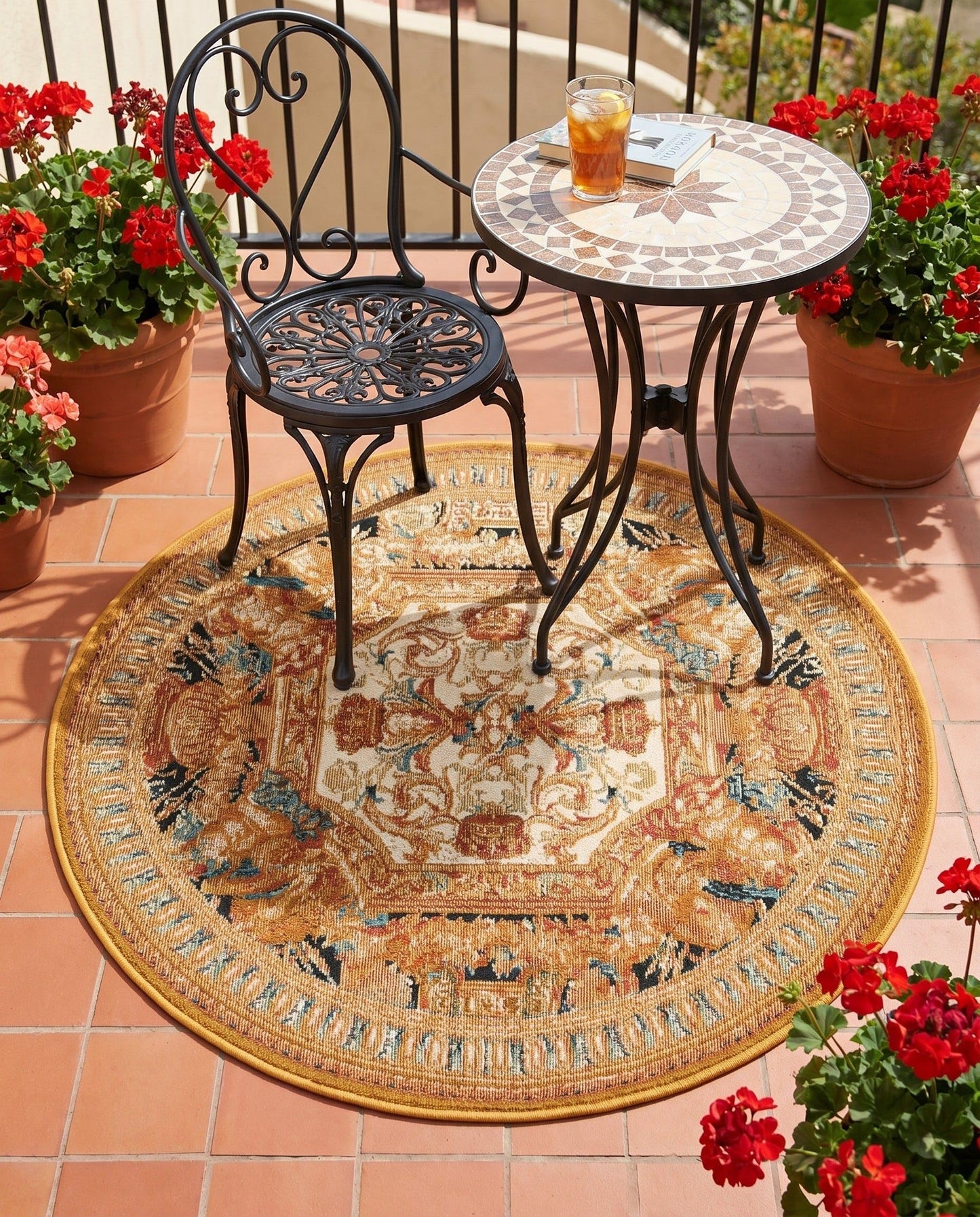 Rugs.com - Outdoor Traditional Rug – 3 Ft Round Black Gold Brown Indoor/Outdoor Rug – Weather-Resistant Flatweave for Patio, Deck, and Porch