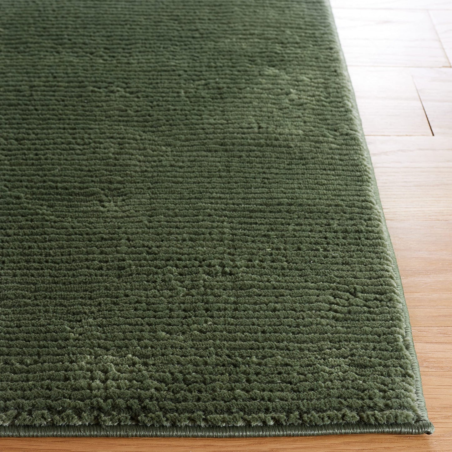 SAFAVIEH Revive Collection Area Rug - 5'3" x 7'7", Green, Solid Design, Non-Shedding & Easy Care, Ideal for High Traffic Areas in Living Room, Bedroom (REV102Y)