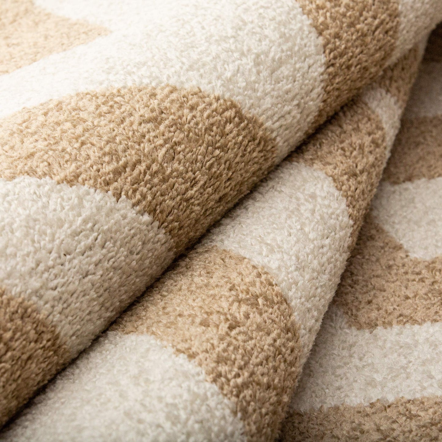 Superior Indoor Area Rug, Jute Backing, Modern Plush Rugs for Entryway, Living Room, Kitchen Floors, Bedroom, Hallway, Office Floor Cover, Diamond Lattice Rugs, Saxton Collection, 5' x 8', Ivory
