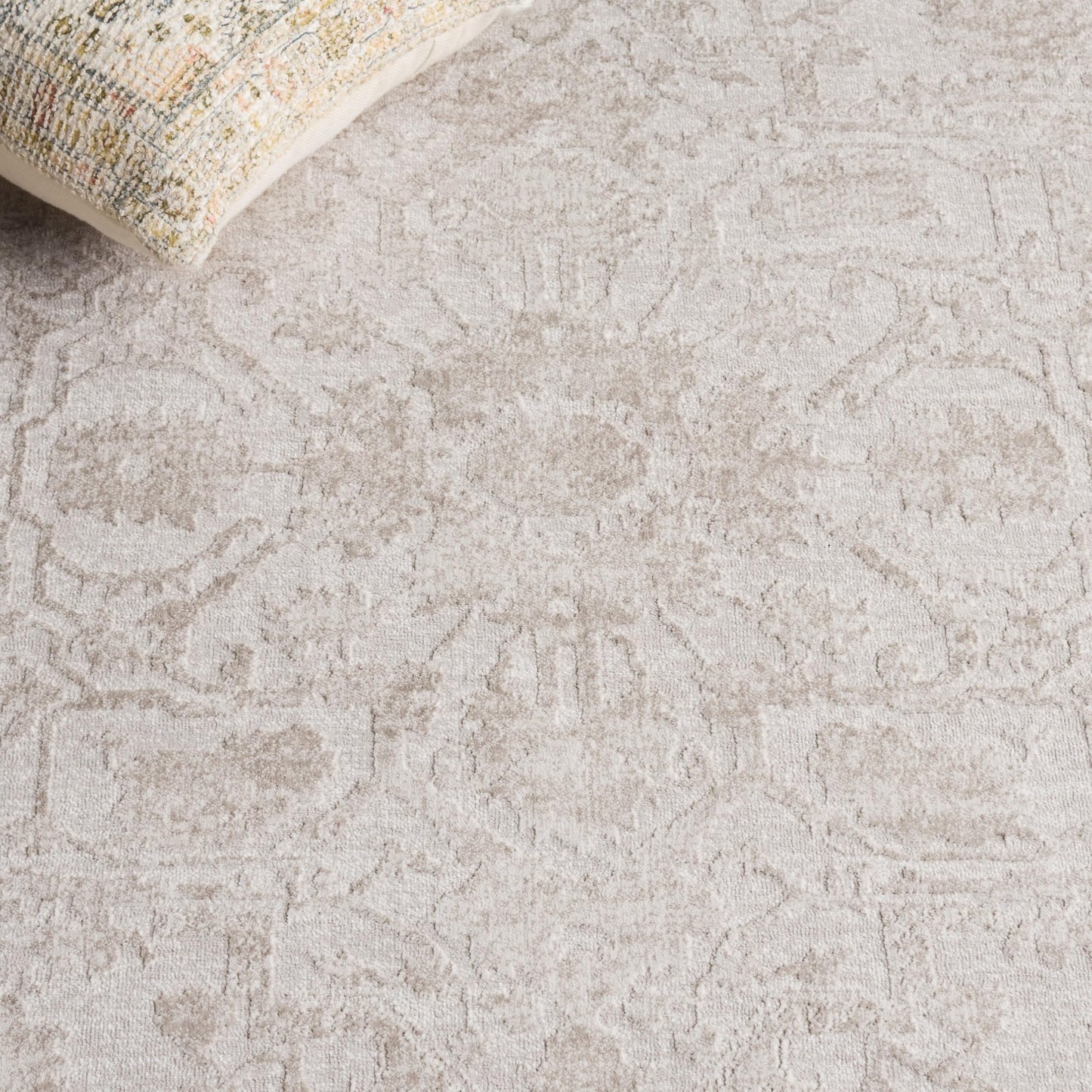 SAFAVIEH Area Rug 8x10 - Reflection Collection - Large - Cream & Ivory, Non-Shedding & Easy Cleaning, Ideal for Living Room, Bedroom, Dining Space (RFT665D)