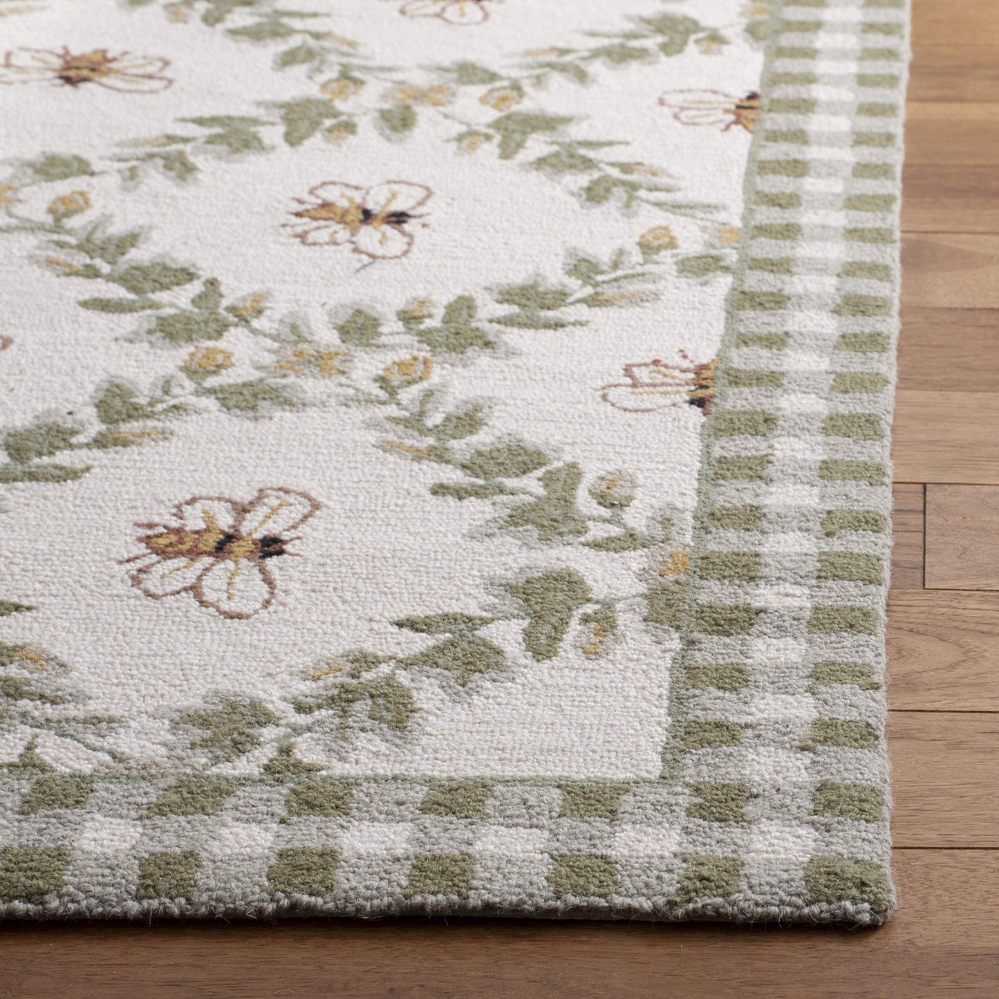 SAFAVIEH Chelsea Collection Accent Rug - 3'9" x 5'9", Ivory & Green, Hand-Hooked French Country Wool, Ideal for High Traffic Areas in Entryway, Living Room, Bedroom (HK55A)