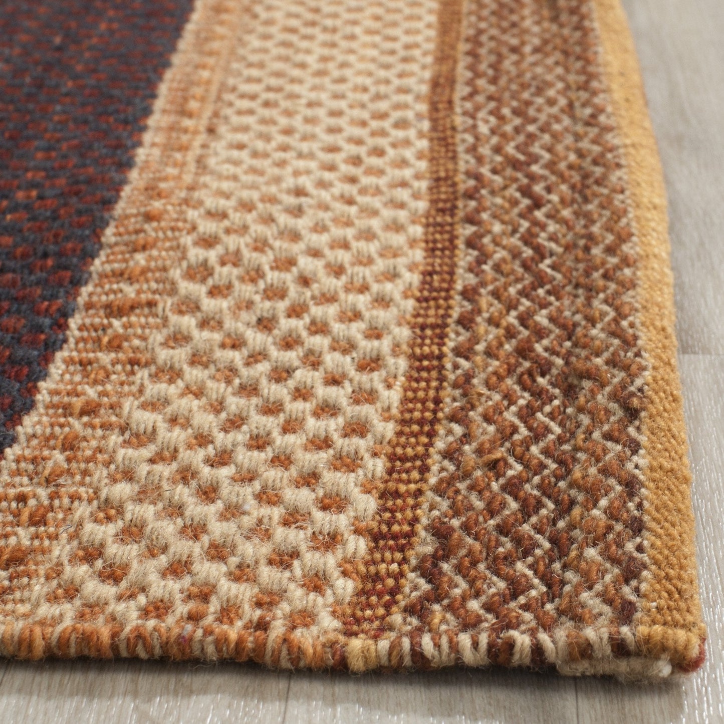 SAFAVIEH Kilim Collection Accent Rug - 4' x 6', Rust, Handmade Flat Weave Wool, Ideal for High Traffic Areas in Entryway, Living Room, Bedroom (KLM951B)