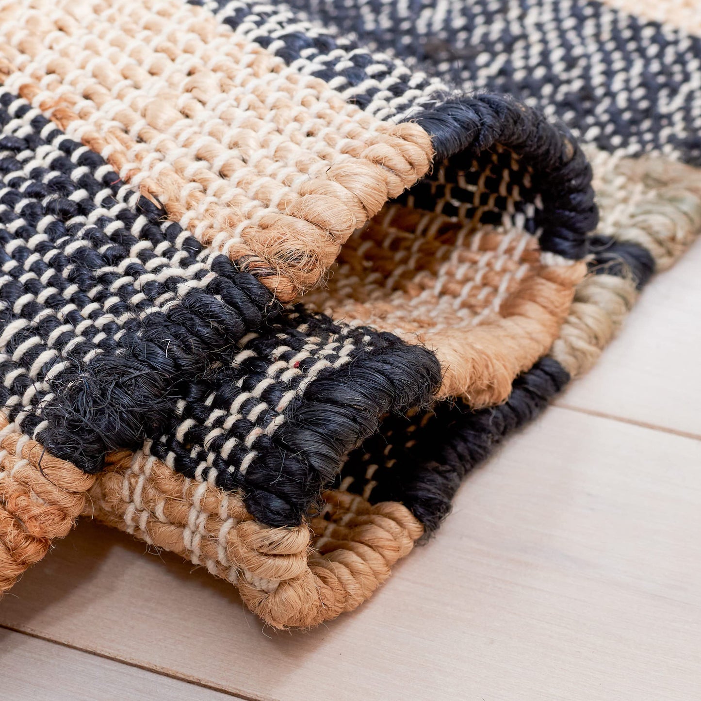 SAFAVIEH Kilim Collection Accent Rug - 3' x 5', Natural & Black, Handmade Flat Weave Jute, Ideal for High Traffic Areas in Entryway, Living Room, Bedroom (KLM709A)