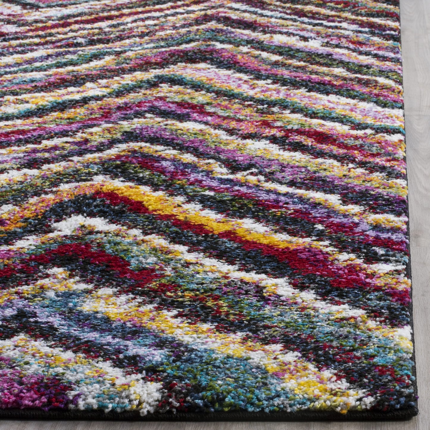 SAFAVIEH Fiesta Shag Collection Runner Rug - 2'3" x 8', Multi, Modern Abstract Chevron Design, Non-Shedding & Easy Care, 0.5-inch Thick Ideal for High Traffic Areas in Living Room, Bedroom (FSG363M)