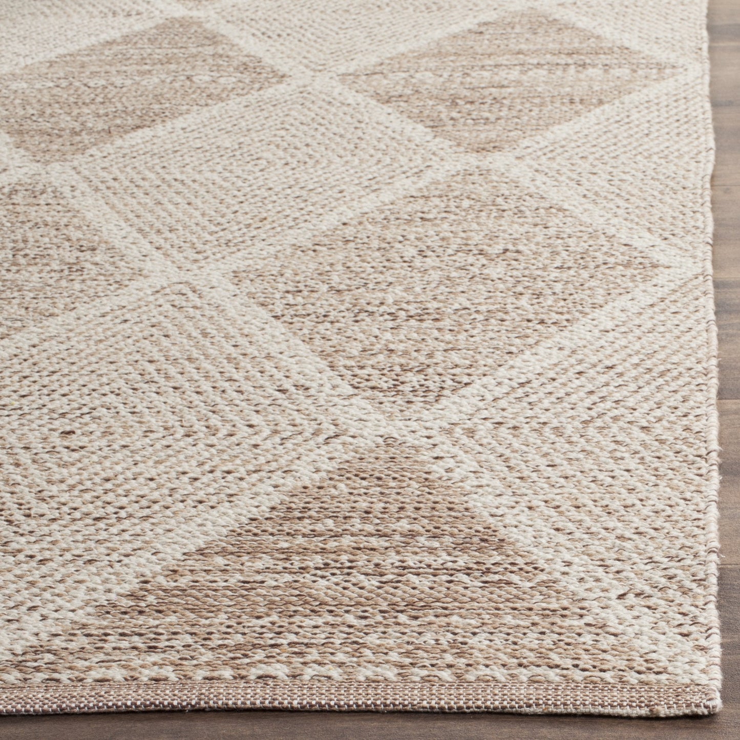 SAFAVIEH Montauk Collection Area Rug - 10' x 14', Beige, Handmade Cotton, Ideal for High Traffic Areas in Living Room, Bedroom (MTK822E)