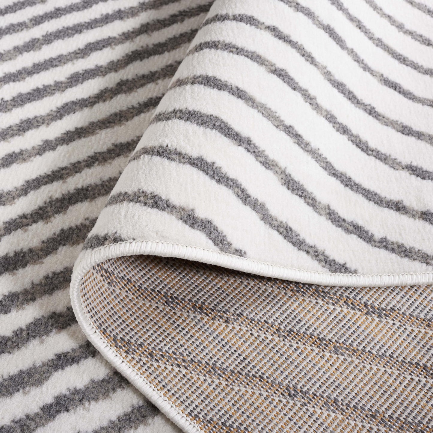 SAFAVIEH Pyramid Collection Area Rug - 4'5" x 6'5", Ivory & Grey, Modern Design, Ideal for High Traffic Areas in Living Room, Bedroom & Dining Room (PYR241A-4)