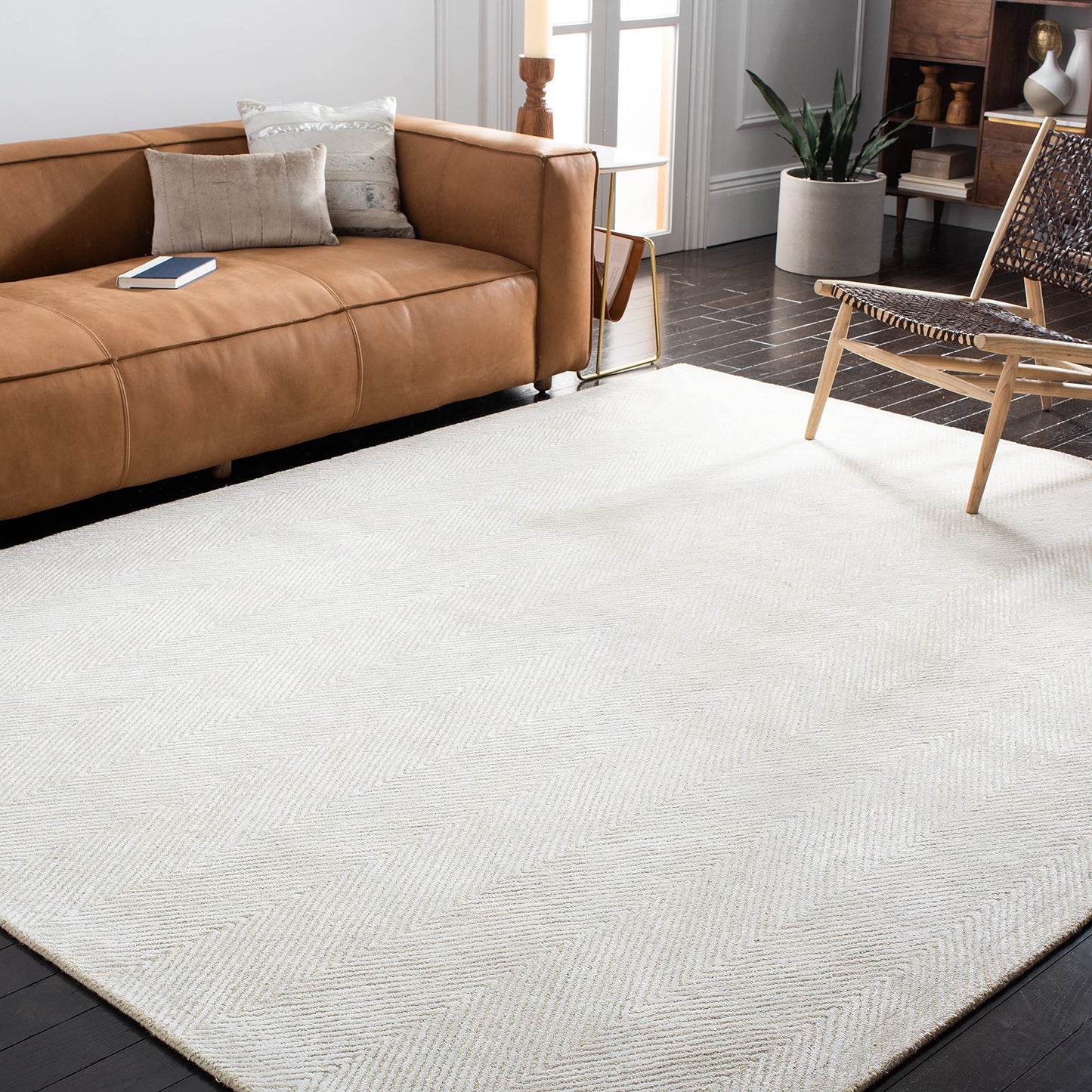 SAFAVIEH Soho Collection Area Rug - 9' x 12', Ivory & Beige, Handmade Chevron Viscose & Wool, Ideal for High Traffic Areas in Living Room, Bedroom (SOH175A)