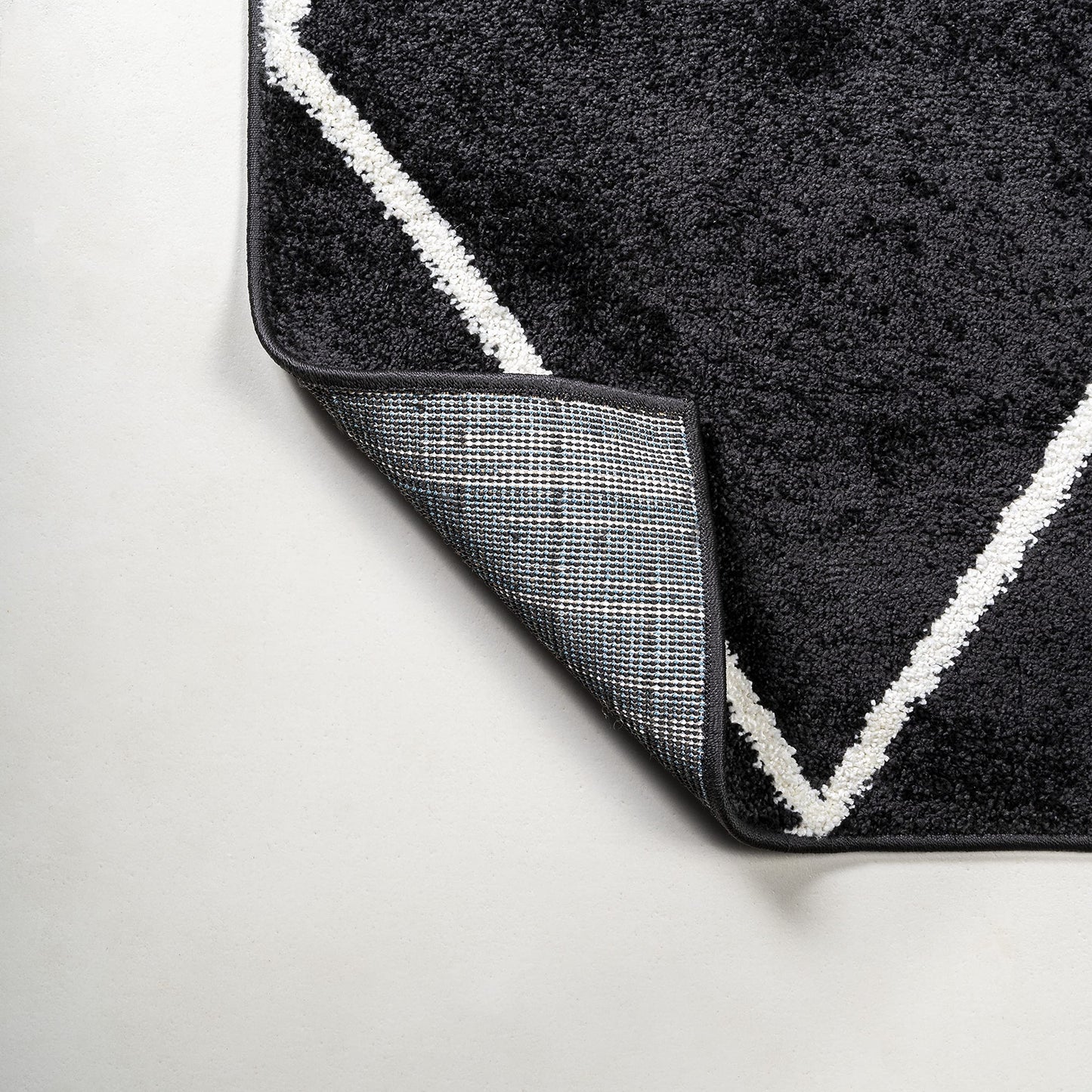 JONATHAN Y Cole Diamond Trellis Black/White 5' Round Indoor Area Rug, Modern,Contemporary,Geometric,Casual, Easy-Cleaning for Living Room,Bedroom,Kitchen,Pet Friendly,Non-Shedding (SEU102A-5R)