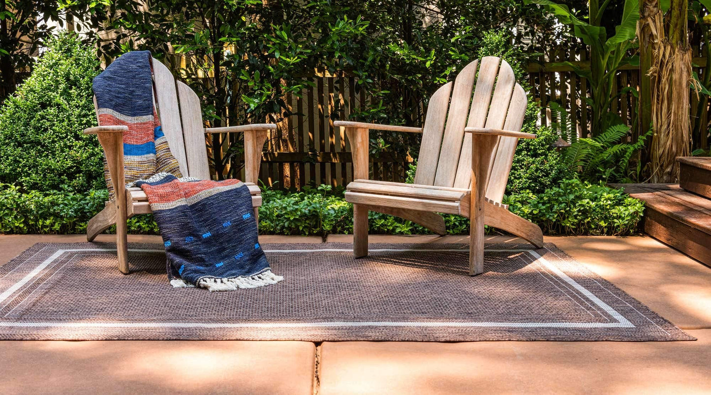 Unique Loom Outdoor Border Collection Area Rug - Soft Border (4' 1" x 6' 1" Rectangle, Brown/ Ivory)