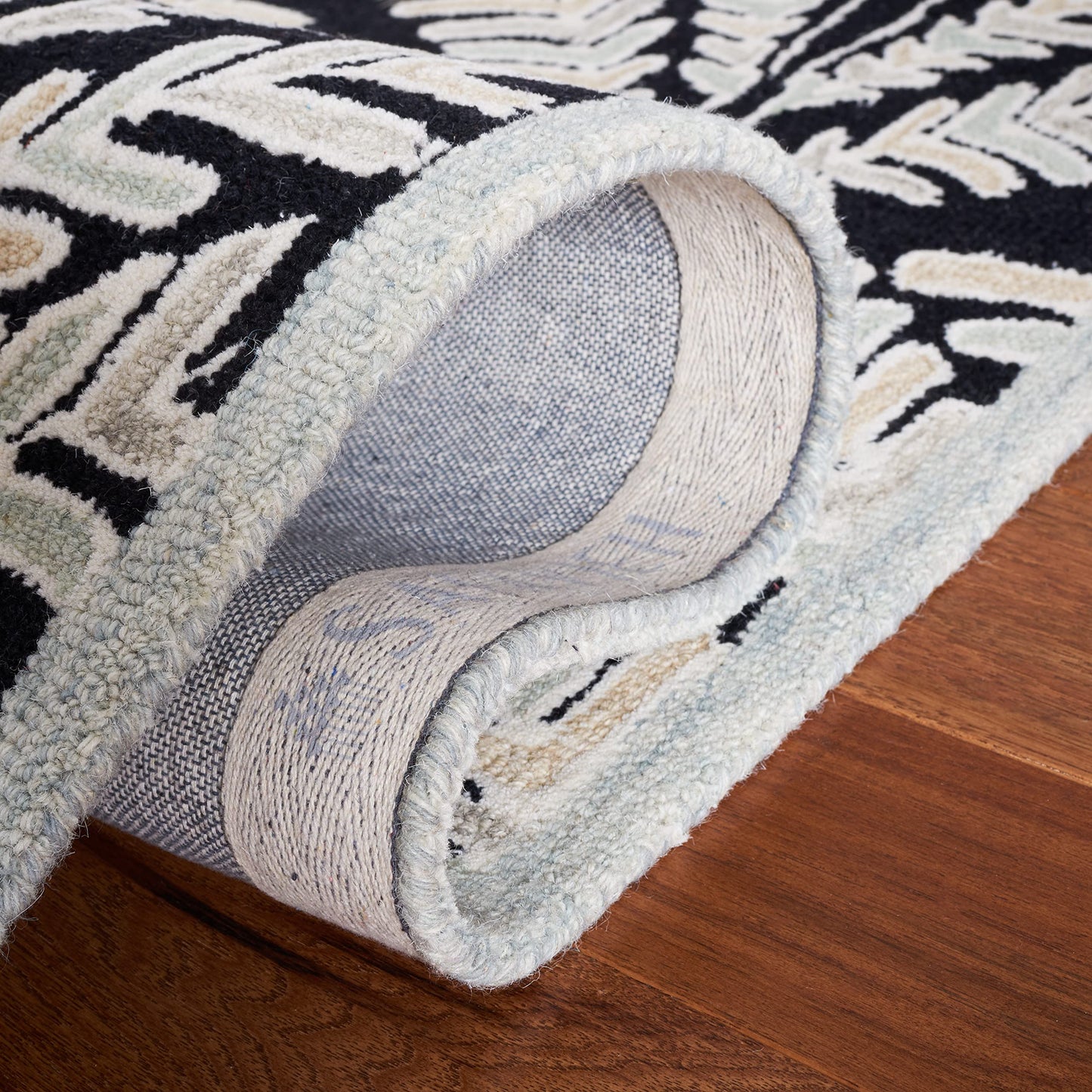 SAFAVIEH Capri Collection Runner Rug - 2'3" x 7', Black & Ivory, Handmade Wool, Ideal for High Traffic Areas in Living Room, Bedroom (CPR208Z)