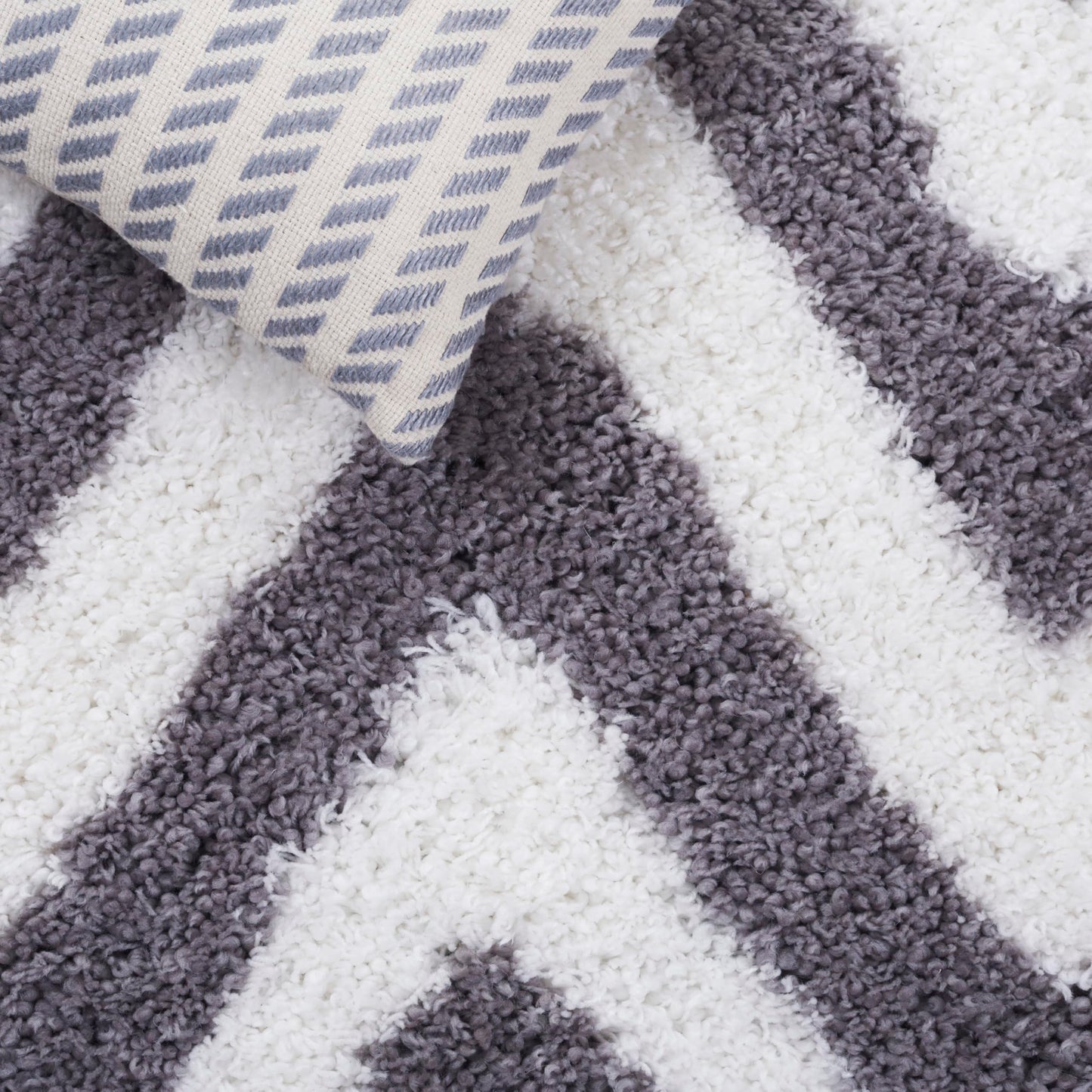 SAFAVIEH Chevron Shag Collection Runner Rug - 2'3" x 10', Ivory & Grey, Handmade, 1.2-inch Thick Ideal for High Traffic Areas in Living Room, Bedroom (SG250C)