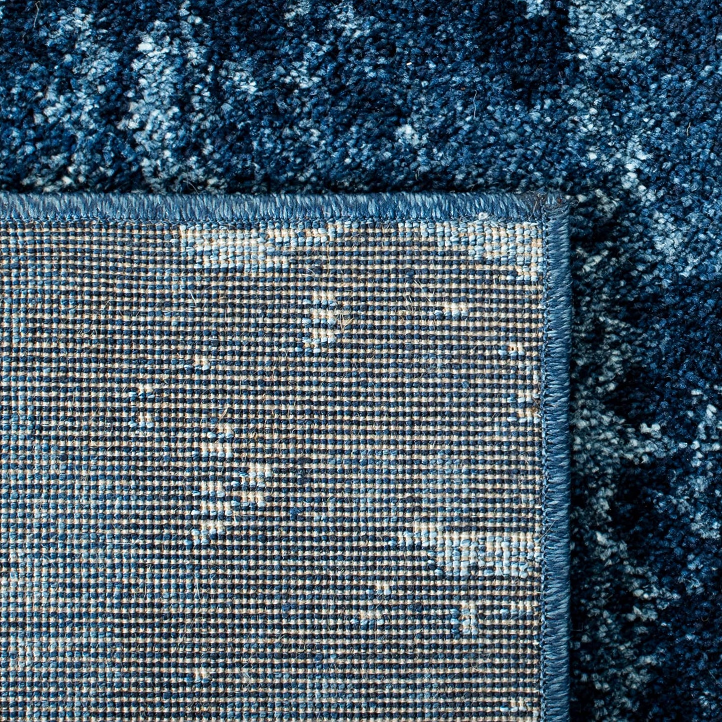 SAFAVIEH Retro Collection Accent Rug - 3' x 5', Light Blue & Blue, Modern Abstract Design, Non-Shedding & Easy Care, Ideal for High Traffic Areas in Entryway, Living Room, Bedroom (RET2770-6065)