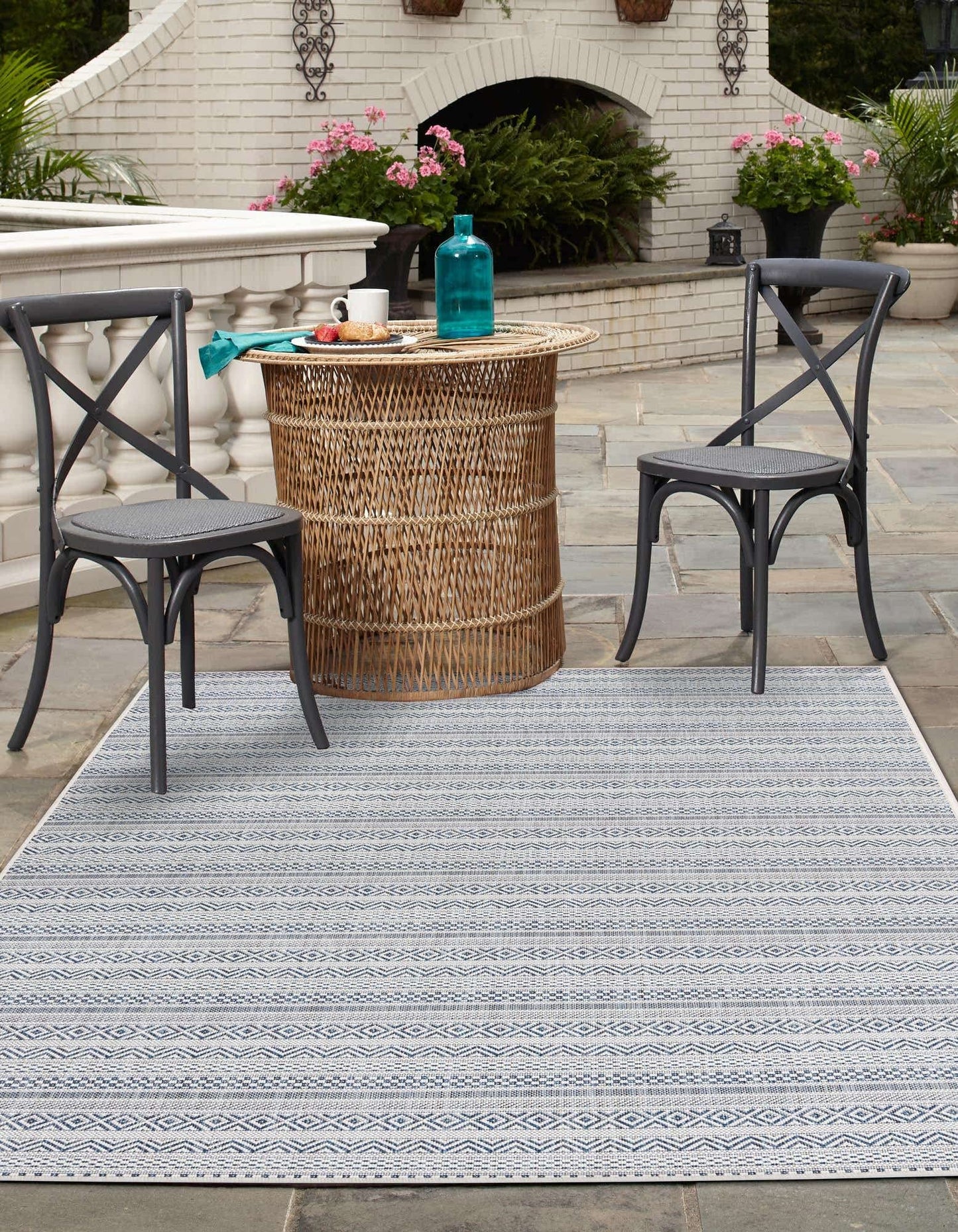 Unique Loom Outdoor Striped Collection Area Rug - Maia (4' 1" x 6' 1" Rectangle, Light Blue/Ivory)